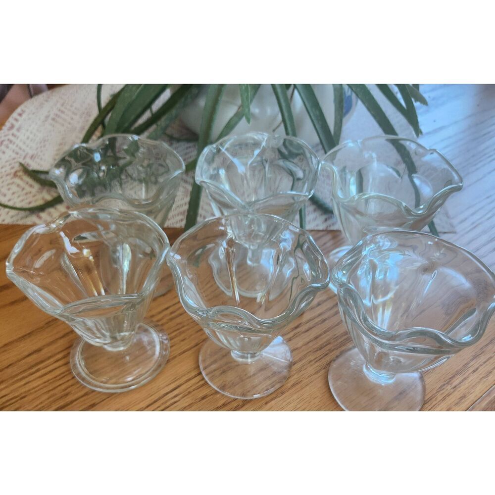 Vintage glass ice cream sundae/dessert dishes